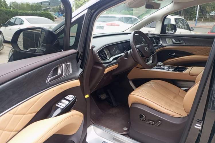 Used Denza D9 2024 DM-i 980 Four-Wheel Drive Prestige Model Driver Seat