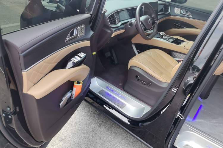 Used Denza D9 2024 DM-i 980 Four-Wheel Drive Flagship Model Driver Seat