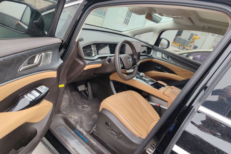 Used Denza D9 2024 DM-i 970 Luxury Model Driver Seat