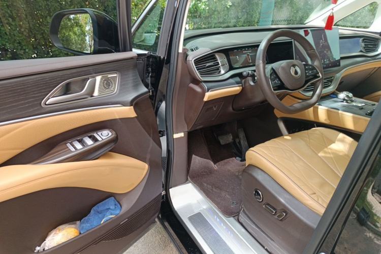 Used Denza D9 2024 DM-i 980 Four-Wheel Drive Prestige Model Driver Seat