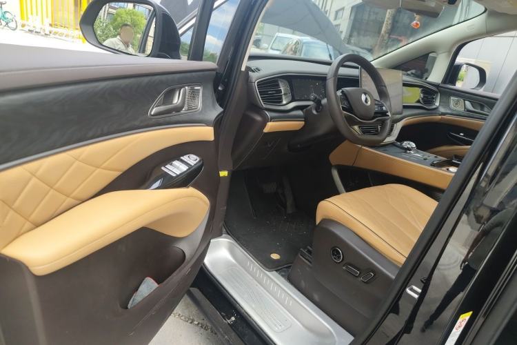 Used Denza D9 2024 DM-i 1050 Luxury Model Driver Seat