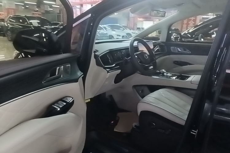 Used Denza D9 2024 DM-i 980 Four-Wheel Drive Prestige Model Driver Seat