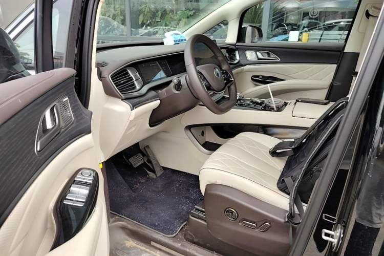 Used Denza D9 2024 DM-i 980 Four-Wheel Drive Flagship Model Driver Seat