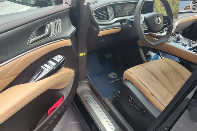 Used Denza D9 2024 DM-i 1050 Luxury Model Driver Seat