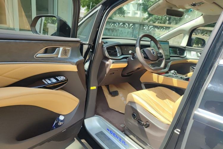 Used Denza D9 2024 DM-i 1050 Luxury Model Driver Seat