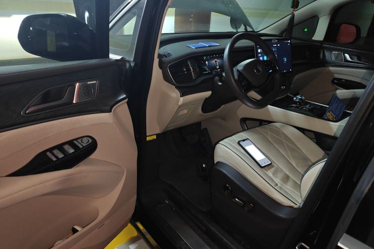 Used Denza D9 2024 DM-i 1050 Luxury Model Driver Seat
