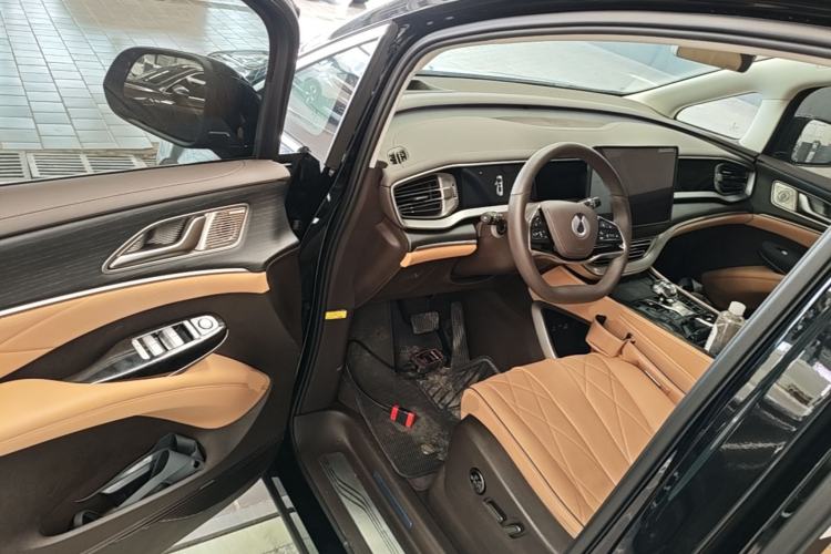 Used Denza D9 2024 DM-i 980 Four-Wheel Drive Prestige Model Driver Seat