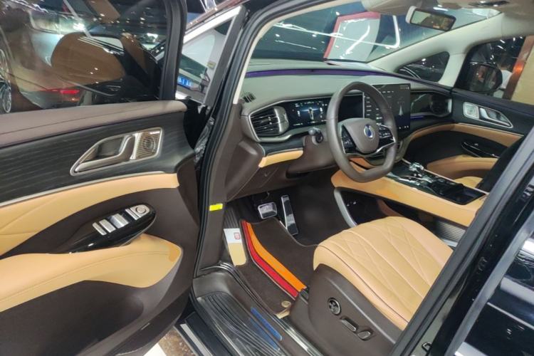 Used Denza D9 2024 DM-i 980 Four-Wheel Drive Prestige Model Driver Seat