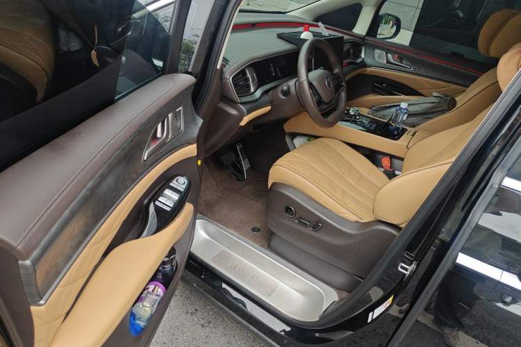 Used Denza D9 2024 EV 620 Premium Model Driver Seat