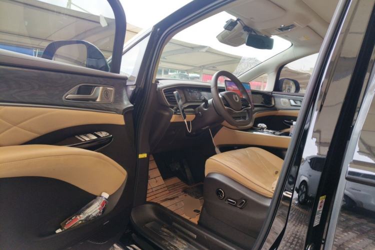 Used Denza D9 2024 EV 620 Premium Model Driver Seat