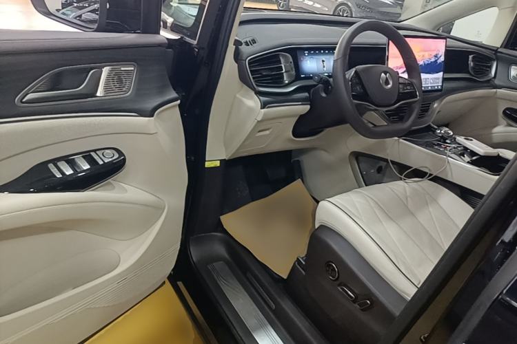 Used Denza D9 2024 DM-i 980 Four-Wheel Drive Flagship Model Driver Seat