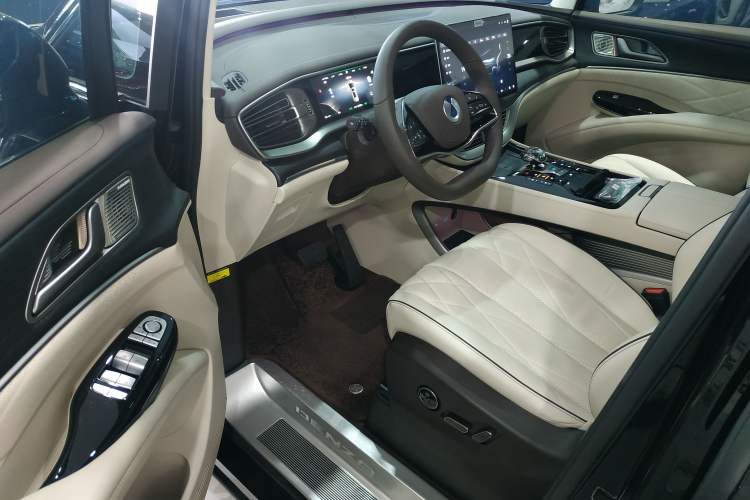 Used Denza D9 2024 DM-i 980 Four-Wheel Drive Prestige Model Driver Seat