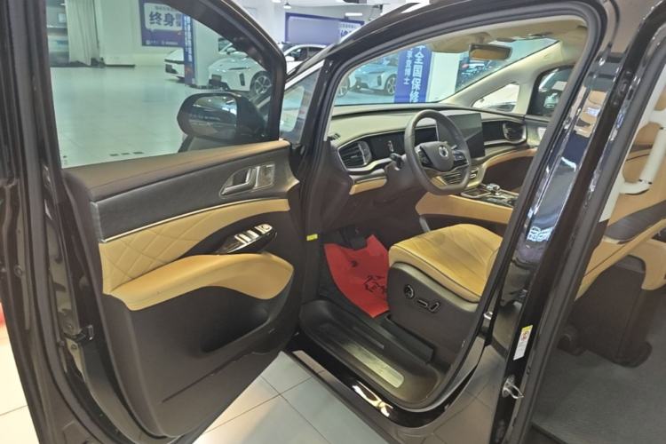 Used Denza D9 2024 DM-i 1050 Luxury Model Driver Seat