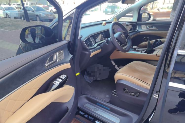 Used Denza D9 2024 DM-i 1050 Luxury Model Driver Seat