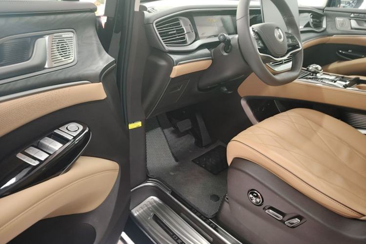 Used Denza D9 2024 DM-i 1050 Luxury Model Driver Seat