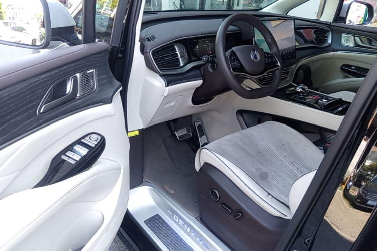 Used Denza D9 2024 DM-i 980 Four-Wheel Drive Flagship Model Driver Seat