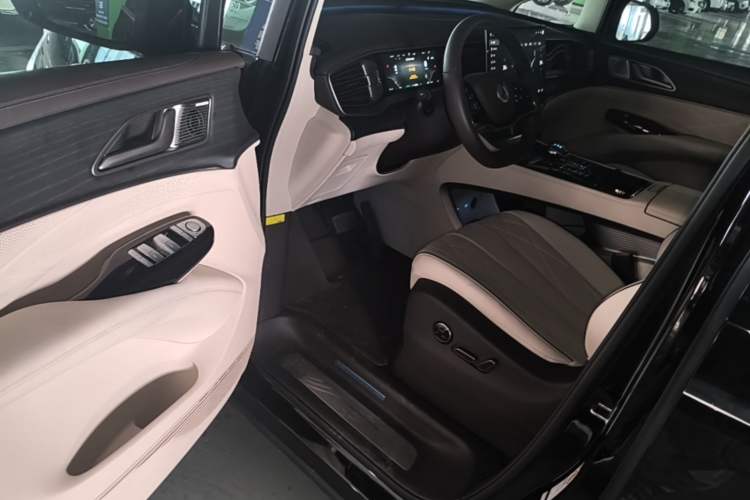Used Denza D9 2024 DM-i 980 Four-Wheel Drive Flagship Model Driver Seat