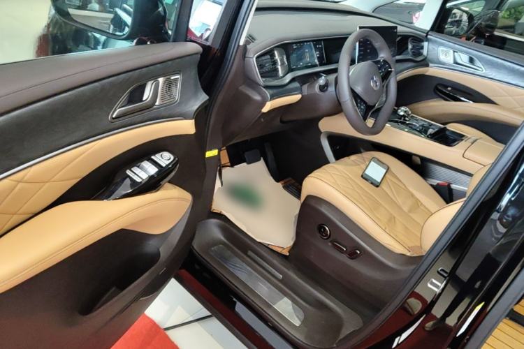Used Denza D9 2024 DM-i 1050 Luxury Model Driver Seat