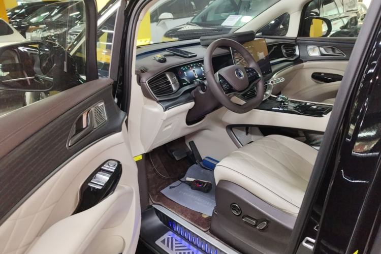 Used Denza D9 2024 DM-i 980 Four-Wheel Drive Prestige Model Driver Seat