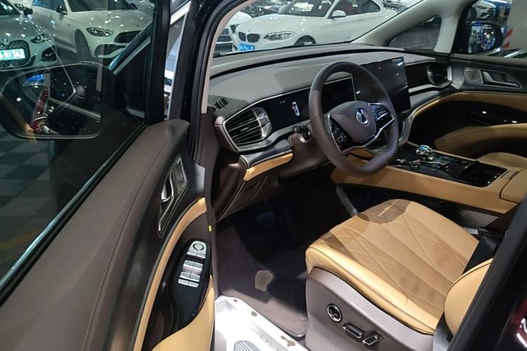 Used Denza D9 2024 DM-i 1050 Luxury Model Driver Seat