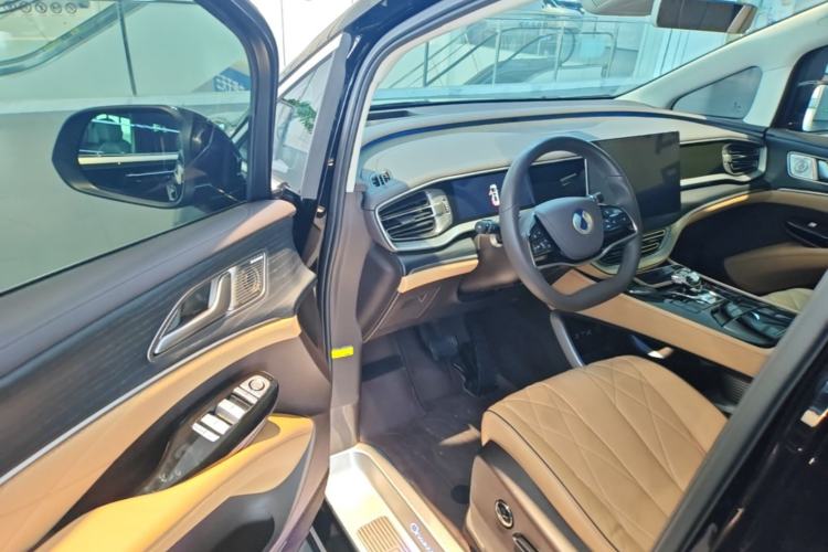 Used Denza D9 2024 DM-i 980 Four-Wheel Drive Prestige Model Driver Seat