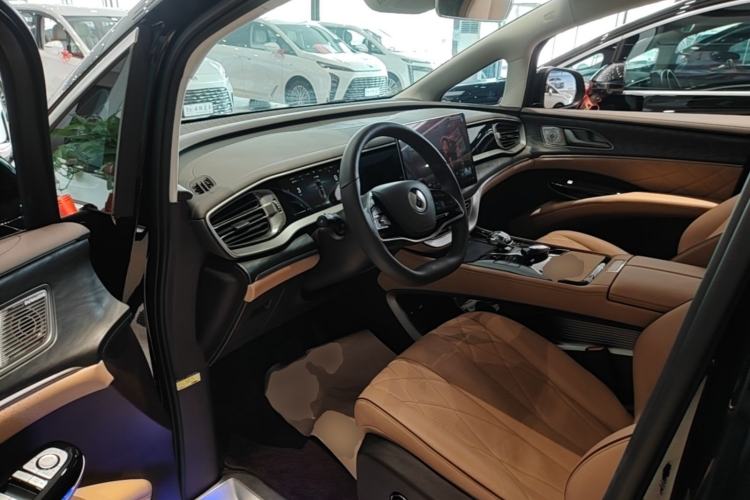 Used Denza D9 2024 DM-i 1050 Luxury Model Driver Seat