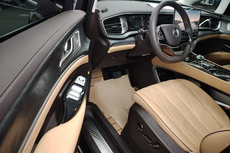 Used Denza D9 2024 DM-i 1050 Luxury Model Driver Seat