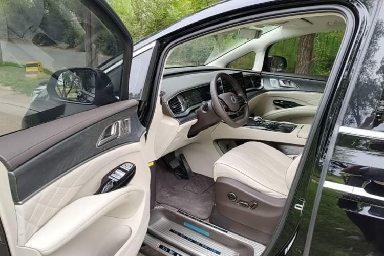 Used Denza D9 2024 DM-i 980 Four-Wheel Drive Prestige Model Driver Seat