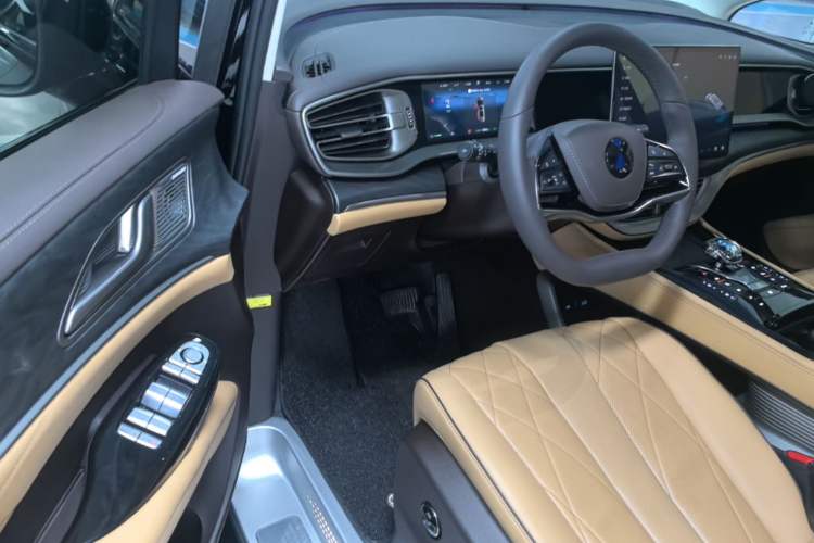 Used Denza D9 2024 DM-i 980 Four-Wheel Drive Prestige Model Driver Seat