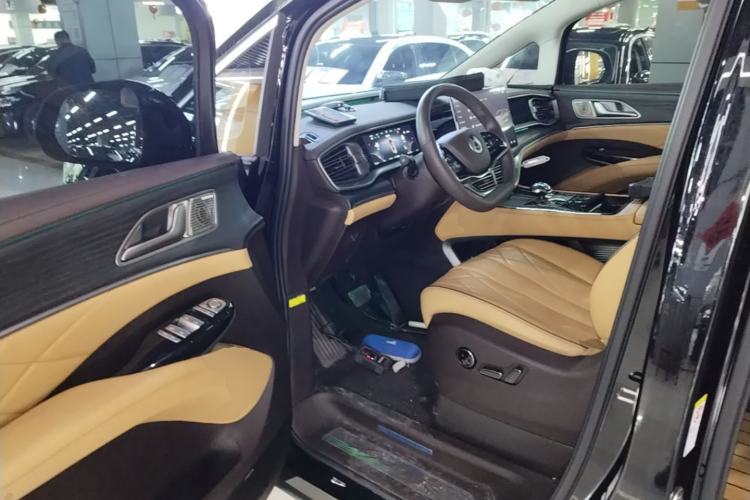 Used Denza D9 2024 DM-i 980 Four-Wheel Drive Prestige Model Driver Seat