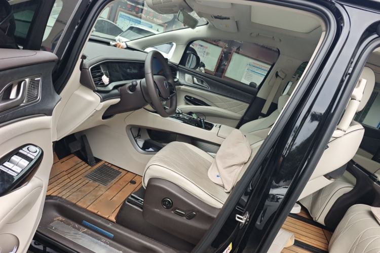 Used Denza D9 2024 DM-i 1050 Luxury Model Driver Seat