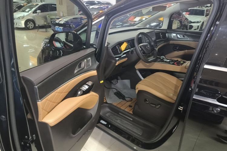 Used Denza D9 2024 DM-i 1050 Luxury Model Driver Seat