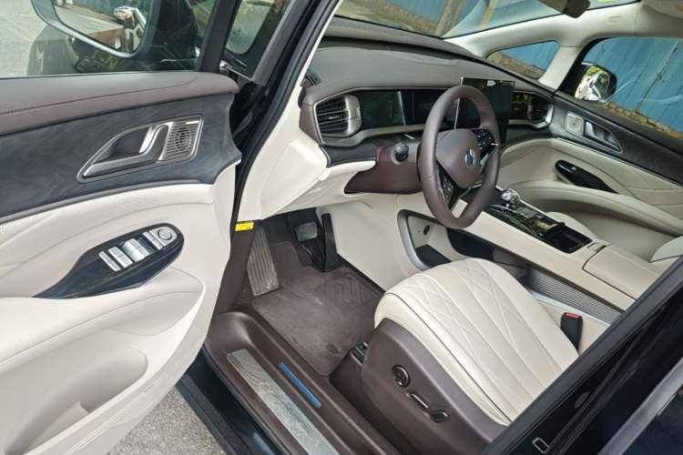 Used Denza D9 2024 DM-i 980 Four-Wheel Drive Prestige Model Driver Seat