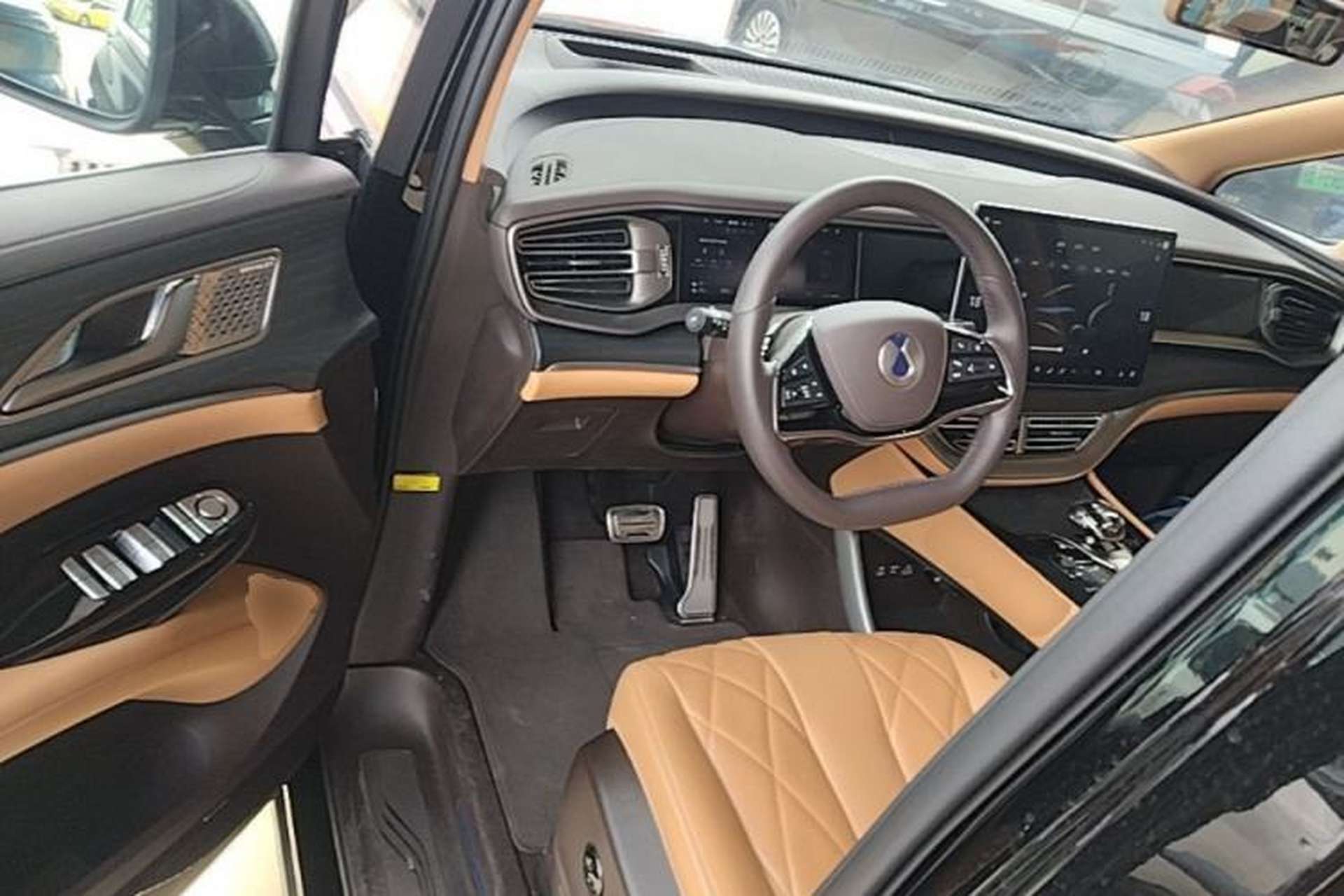 Used Denza D9 2024 DM-i 980 Four-Wheel Drive Flagship Model Driver Seat