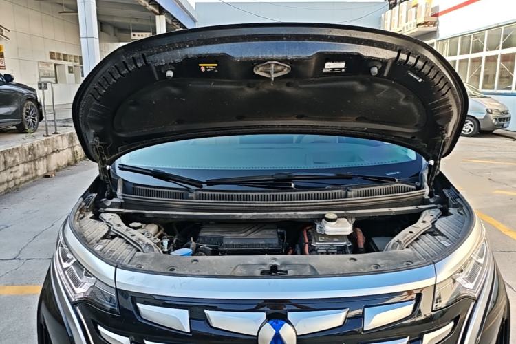 Used Denza D9 2024 DM-i 980 Four-Wheel Drive Prestige Model Engine Bay