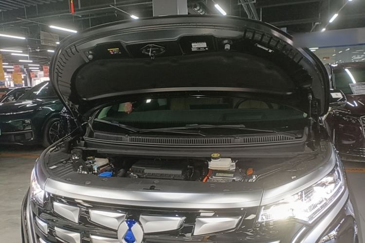 Used Denza D9 2024 DM-i 980 Four-Wheel Drive Prestige Model Engine Bay