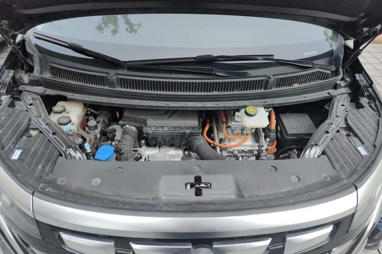 Used Denza D9 2024 DM-i 980 Four-Wheel Drive Prestige Model Engine Bay