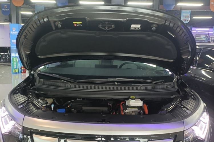 Used Denza D9 2024 DM-i 980 Four-Wheel Drive Prestige Model Engine Bay