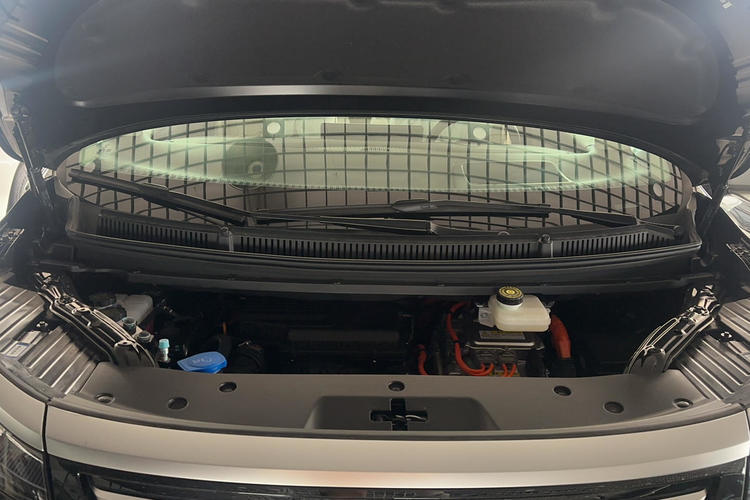 Used Denza D9 2024 DM-i 980 Four-Wheel Drive Prestige Model Engine Bay