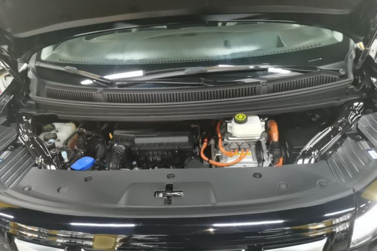 Used Denza D9 2024 DM-i 980 Four-Wheel Drive Prestige Model Engine Bay
