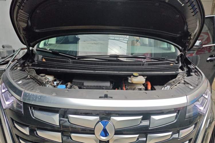 Used Denza D9 2024 DM-i 980 Four-Wheel Drive Prestige Model Engine Bay