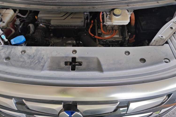 Used Denza D9 2024 DM-i 980 Four-Wheel Drive Flagship Model Engine Bay