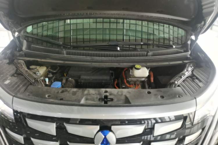 Used Denza D9 2024 DM-i 980 Four-Wheel Drive Flagship Model Engine Bay