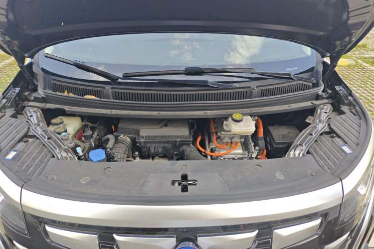 Used Denza D9 2024 DM-i 980 Four-Wheel Drive Prestige Model Engine Bay