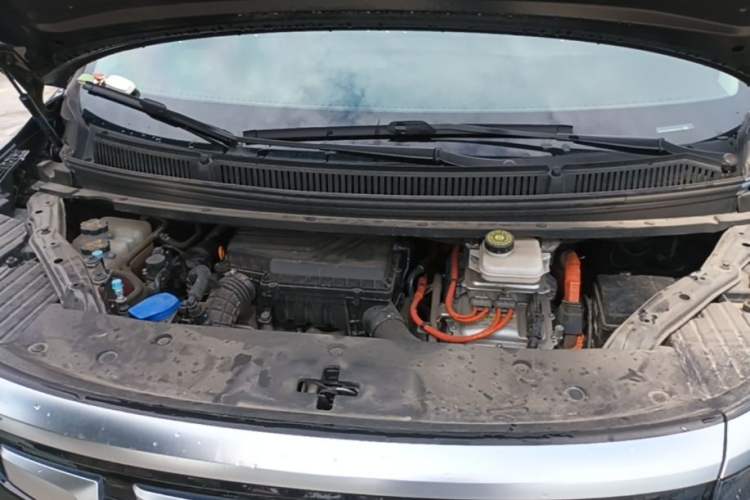 Used Denza D9 2024 DM-i 1050 Luxury Model Engine Bay