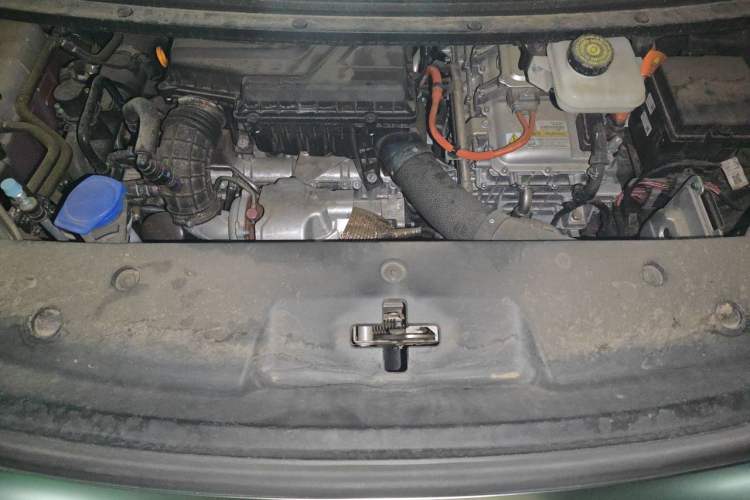 Used Denza D9 2024 DM-i 970 Luxury Model Engine Bay