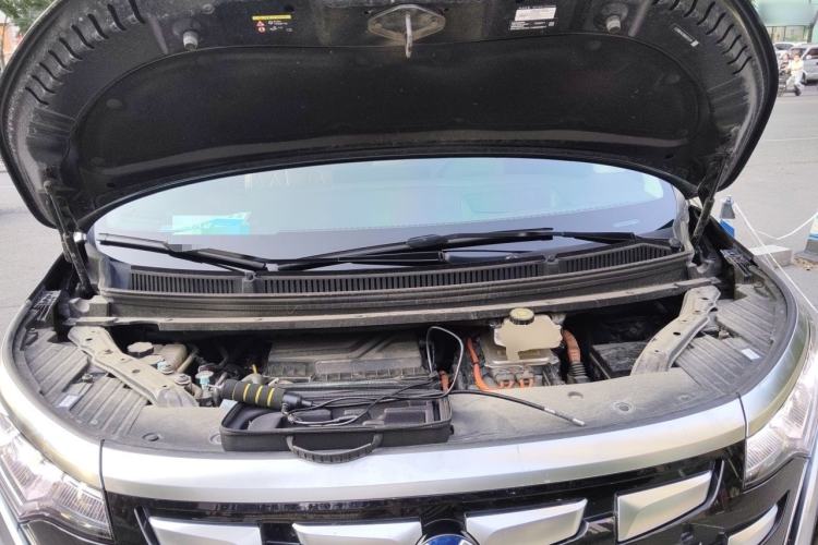 Used Denza D9 2024 DM-i 980 Four-Wheel Drive Prestige Model Engine Bay