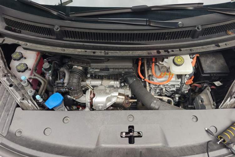 Used Denza D9 2024 DM-i 980 Four-Wheel Drive Prestige Model Engine Bay