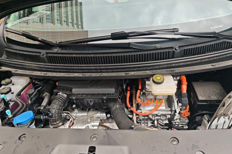 Used Denza D9 2024 DM-i 980 Four-Wheel Drive Prestige Model Engine Bay