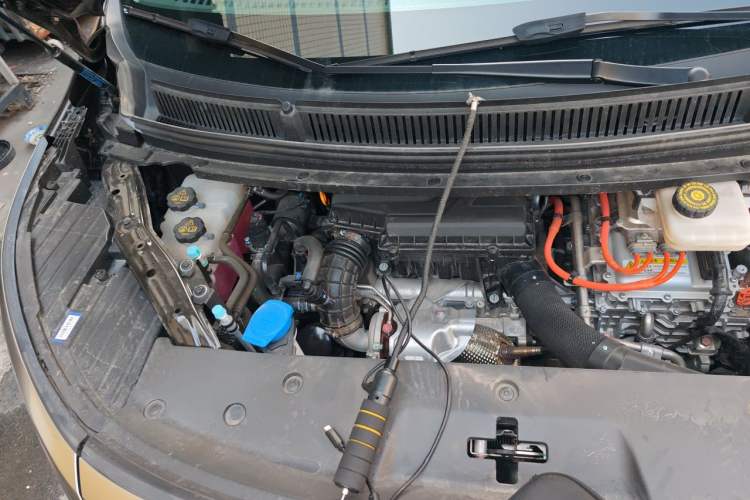 Used Denza D9 2024 DM-i 980 Four-Wheel Drive Prestige Model Engine Bay